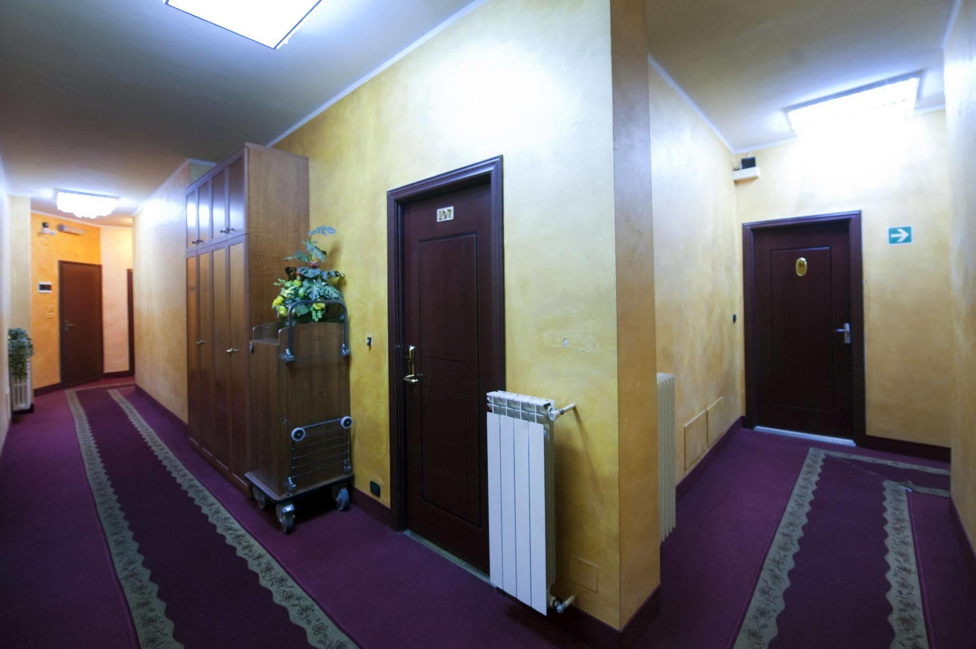 Hotel Bengasi Moncalieri Exteriör bild